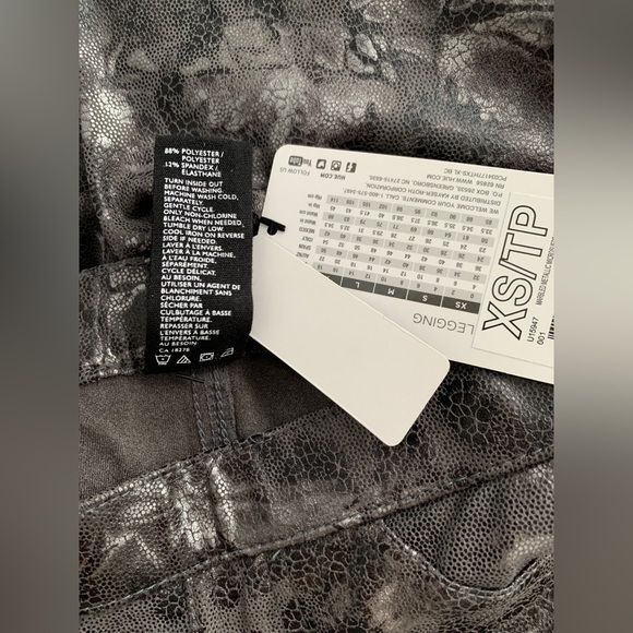 ❗️CLEAROUT❗️ NWT! HUE SILVER crackle snake print JEAN LEGGINGS - real pockets XS - Picture 5 of 5